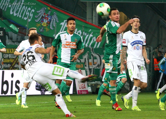 Rapid Wien - Sturm Graz
Oesterreichische Fussball Bundesliga, 12. Runde, SK Rapid Wien - SK Sturm Graz, Gerhard Hanappi Stadion Wien, 20.10.2013. 

Foto zeigt Tobias Kainz (Sturm), Steffen Hofmann (Rapid) und Nikola Vujadinovic (Sturm)
