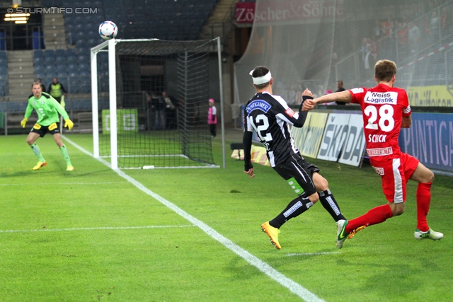 Sturm Graz - Admira
Oesterreichische Fussball Bundesliga, 13. Runde, SK Sturm Graz - FC Admira Wacker Moedling, Stadion Liebenau Graz, 26.10.2013. 

Foto zeigt Benedikt Pliquett (Sturm) und Milan Dudic (Sturm) und Thorsten Schick (Admira) 
