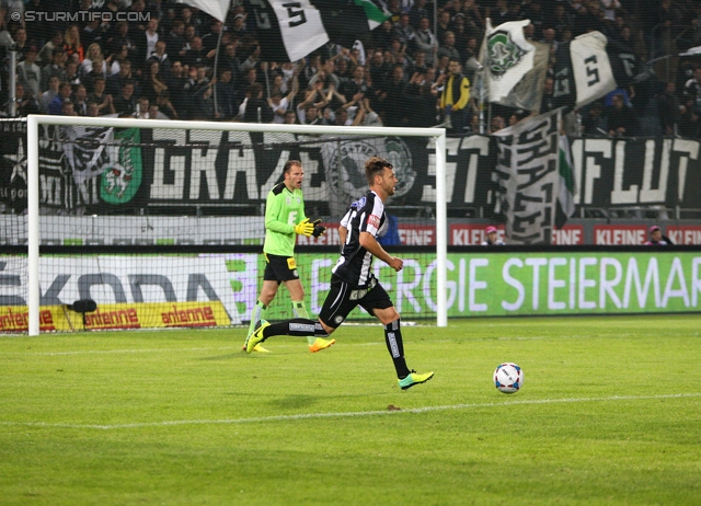 Sturm Graz - Admira
Oesterreichische Fussball Bundesliga, 13. Runde, SK Sturm Graz - FC Admira Wacker Moedling, Stadion Liebenau Graz, 26.10.2013. 

Foto zeigt Benedikt Pliquett (Sturm) und Michael Madl (Sturm)
