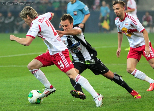 Salzburg - Sturm Graz
Oesterreichische Fussball Bundesliga, 14. Runde, FC RB Salzburg - SK Sturm Graz, Stadion Wals-Siezenheim, 02.11.2013. 

Foto zeigt Christoph Leitgeb (Salzburg) und Tobias Kainz (Sturm)
