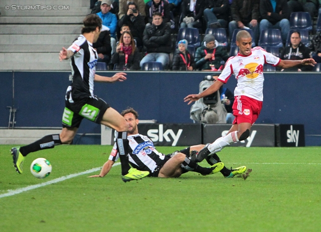 Salzburg - Sturm Graz
Oesterreichische Fussball Bundesliga, 14. Runde, FC RB Salzburg - SK Sturm Graz, Stadion Wals-Siezenheim, 02.11.2013. 

Foto zeigt Nikola Vujadinovic (Sturm), Michael Madl (Sturm) und Alan Borges De Carvalho (Salzburg)
Schlüsselwörter: foul