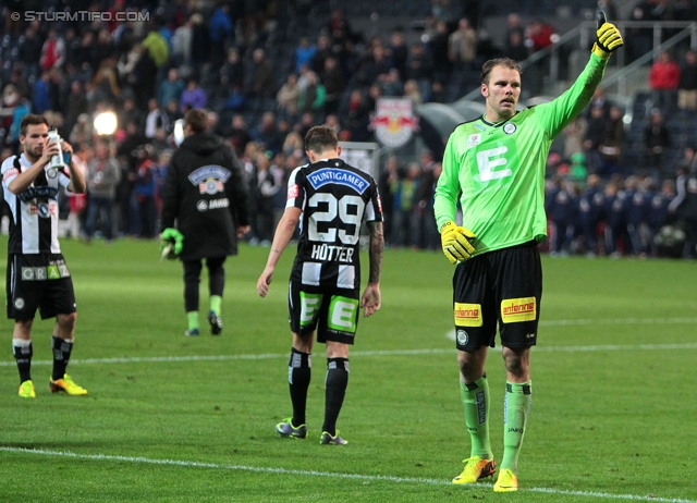 Salzburg - Sturm Graz
Oesterreichische Fussball Bundesliga, 14. Runde, FC RB Salzburg - SK Sturm Graz, Stadion Wals-Siezenheim, 02.11.2013. 

Foto zeigt David Schloffer (Sturm), Philipp Huetter (Sturm) und Benedikt Pliquett (Sturm)
