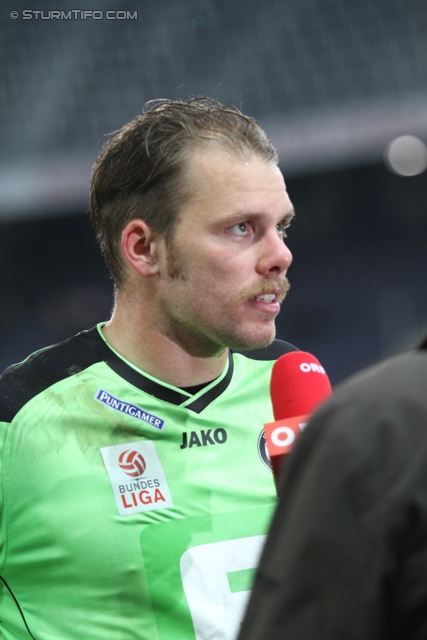 Salzburg - Sturm Graz
Oesterreichische Fussball Bundesliga, 14. Runde, FC RB Salzburg - SK Sturm Graz, Stadion Wals-Siezenheim, 02.11.2013. 

Foto zeigt Benedikt Pliquett (Sturm) beim Interview
