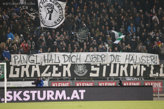 Sturm Graz - Ried
Oesterreichische Fussball Bundesliga, 15. Runde, SK Sturm Graz - SV Ried, Stadion Liebenau Graz, 27.11.2013. 

Foto zeigt Fans von Sturm mit einem Spruchband
