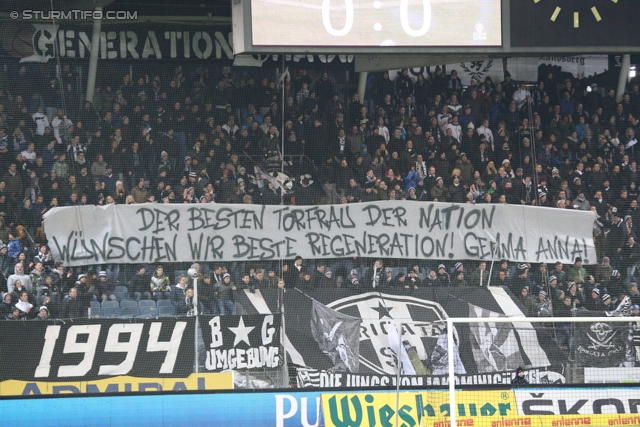 Sturm Graz - Ried
Oesterreichische Fussball Bundesliga, 15. Runde, SK Sturm Graz - SV Ried, Stadion Liebenau Graz, 27.11.2013. 

Foto zeigt Fans von Sturm mit einem Spruchband
