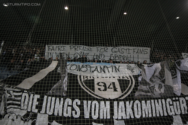 Sturm Graz - Ried
Oesterreichische Fussball Bundesliga, 15. Runde, SK Sturm Graz - SV Ried, Stadion Liebenau Graz, 27.11.2013. 

Foto zeigt Fans von Sturm mit einem Spruchband
