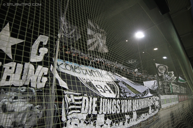 Sturm Graz - Ried
Oesterreichische Fussball Bundesliga, 15. Runde, SK Sturm Graz - SV Ried, Stadion Liebenau Graz, 27.11.2013. 

Foto zeigt Fans von Sturm mit einem Spruchband
