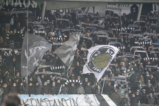 Sturm Graz - Ried
Oesterreichische Fussball Bundesliga, 15. Runde, SK Sturm Graz - SV Ried, Stadion Liebenau Graz, 27.11.2013. 

Foto zeigt Fans von Sturm mit einem Spruchband
