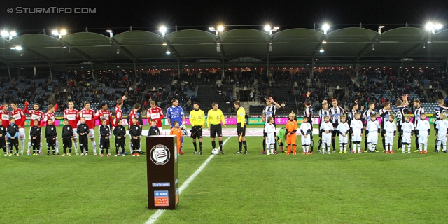 Sturm Graz - Ried
Oesterreichische Fussball Bundesliga, 15. Runde, SK Sturm Graz - SV Ried, Stadion Liebenau Graz, 27.11.2013. 

Foto zeigt Mannschaft von Ried, das Schiedsrichterteam und die Mannschaft von Sturm
