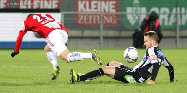 Sturm Graz - Ried
Oesterreichische Fussball Bundesliga, 15. Runde, SK Sturm Graz - SV Ried, Stadion Liebenau Graz, 27.11.2013. 

Foto zeigt Patrick Moeschl (Ried) und Christian Klem (Sturm)
Schlüsselwörter: foul