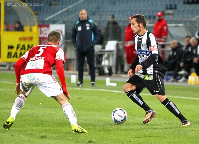 Sturm Graz - Ried
Oesterreichische Fussball Bundesliga, 15. Runde, SK Sturm Graz - SV Ried, Stadion Liebenau Graz, 27.11.2013. 

Foto zeigt Bernhard Janeczek (Ried) und Anel Hadzic (Sturm)
