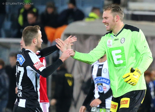 Sturm Graz - Ried
Oesterreichische Fussball Bundesliga, 15. Runde, SK Sturm Graz - SV Ried, Stadion Liebenau Graz, 27.11.2013. 

Foto zeigt Christian Klem (Sturm) und Benedikt Pliquett (Sturm)
Schlüsselwörter: freude