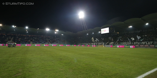 Sturm Graz - Wr. Neustadt
Oesterreichische Fussball Bundesliga, 17. Runde, SK Sturm Graz - SC Wiener Neustadt, Stadion Liebenau Graz, 30.11.2013. 

Foto zeigt die Mannschaft von Sturm und Fans von Sturm
