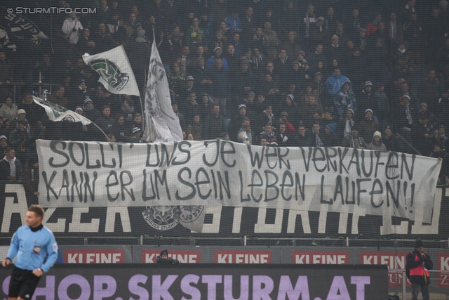 Sturm Graz - Wr. Neustadt
Oesterreichische Fussball Bundesliga, 17. Runde, SK Sturm Graz - SC Wiener Neustadt, Stadion Liebenau Graz, 30.11.2013. 

Foto zeigt Fans von Sturm mit einem Spruchband
