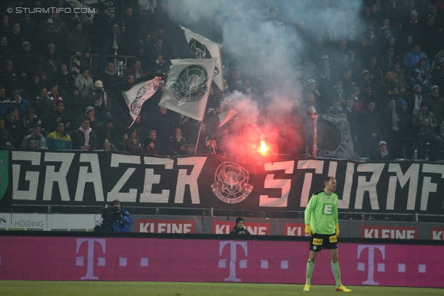 Sturm Graz - Wr. Neustadt
Oesterreichische Fussball Bundesliga, 17. Runde, SK Sturm Graz - SC Wiener Neustadt, Stadion Liebenau Graz, 30.11.2013. 

Foto zeigt Fans von Sturm
Schlüsselwörter: pyrotechnik