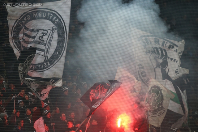 Sturm Graz - Wr. Neustadt
Oesterreichische Fussball Bundesliga, 17. Runde, SK Sturm Graz - SC Wiener Neustadt, Stadion Liebenau Graz, 30.11.2013. 

Foto zeigt Fans von Sturm
Schlüsselwörter: pyrotechnik