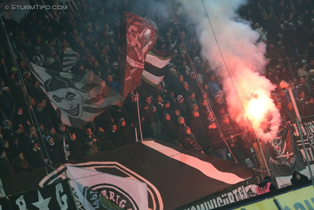 Sturm Graz - Wr. Neustadt
Oesterreichische Fussball Bundesliga, 17. Runde, SK Sturm Graz - SC Wiener Neustadt, Stadion Liebenau Graz, 30.11.2013. 

Foto zeigt Fans von Sturm
Schlüsselwörter: pyrotechnik