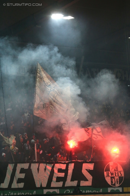 Sturm Graz - Wr. Neustadt
Oesterreichische Fussball Bundesliga, 17. Runde, SK Sturm Graz - SC Wiener Neustadt, Stadion Liebenau Graz, 30.11.2013. 

Foto zeigt Fans von Sturm
Schlüsselwörter: pyrotechnik