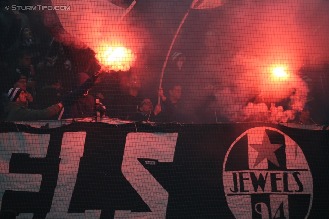 Sturm Graz - Wr. Neustadt
Oesterreichische Fussball Bundesliga, 17. Runde, SK Sturm Graz - SC Wiener Neustadt, Stadion Liebenau Graz, 30.11.2013. 

Foto zeigt Fans von Sturm
Schlüsselwörter: pyrotechnik