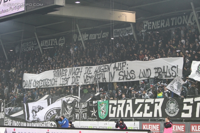 Sturm Graz - Wr. Neustadt
Oesterreichische Fussball Bundesliga, 17. Runde, SK Sturm Graz - SC Wiener Neustadt, Stadion Liebenau Graz, 30.11.2013. 

Foto zeigt Fans von Sturm mit einem Spruchband
