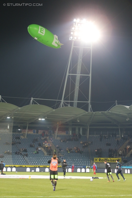 Sturm Graz - Wr. Neustadt
Oesterreichische Fussball Bundesliga, 17. Runde, SK Sturm Graz - SC Wiener Neustadt, Stadion Liebenau Graz, 30.11.2013. 

Foto zeigt einen Zeppelin und einen Flutlichtmasten
