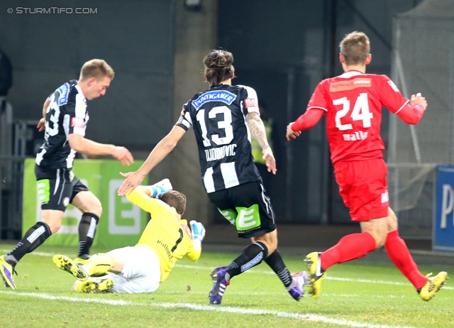 Sturm Graz - Wr. Neustadt
Oesterreichische Fussball Bundesliga, 17. Runde, SK Sturm Graz - SC Wiener Neustadt, Stadion Liebenau Graz, 30.11.2013. 

Foto zeigt Robert Beric (Sturm), Thomas Vollnhofer (Wr. Neustadt), Nikola Vujadinovic (Sturm) und Remo Mally (Wr. Neustadt)
