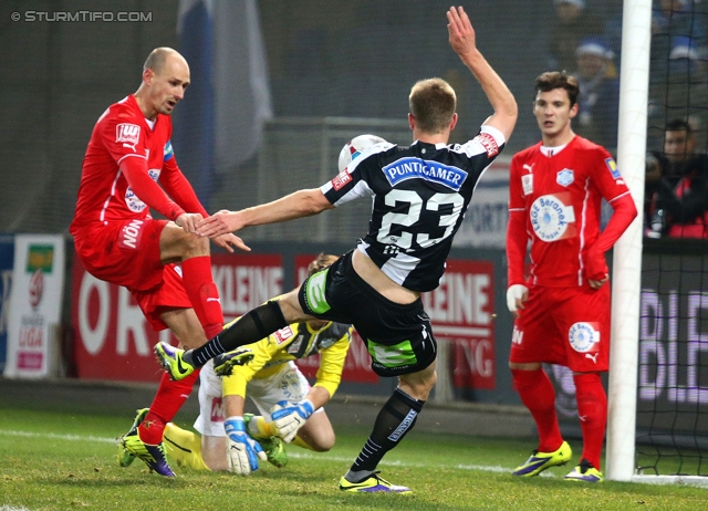 Sturm Graz - Wr. Neustadt
Oesterreichische Fussball Bundesliga, 17. Runde, SK Sturm Graz - SC Wiener Neustadt, Stadion Liebenau Graz, 30.11.2013. 

Foto zeigt Thomas Vollnhofer (Wr. Neustadt) und Robert Beric (Sturm)
