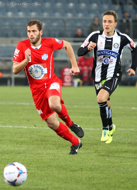 Sturm Graz - Wr. Neustadt
Oesterreichische Fussball Bundesliga, 17. Runde, SK Sturm Graz - SC Wiener Neustadt, Stadion Liebenau Graz, 30.11.2013. 

Foto zeigt Juergen Saeumel (Wr. Neustadt) und Daniel Beichler (Sturm)
