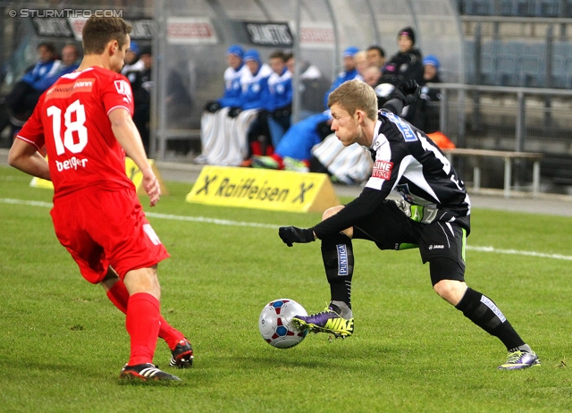 Sturm Graz - Wr. Neustadt
Oesterreichische Fussball Bundesliga, 17. Runde, SK Sturm Graz - SC Wiener Neustadt, Stadion Liebenau Graz, 30.11.2013. 

Foto zeigt Michael Berger (Wr. Neustadt) und Florian Kainz (Sturm)
