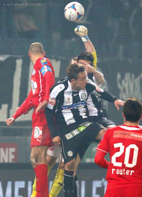 Sturm Graz - Wr. Neustadt
Oesterreichische Fussball Bundesliga, 17. Runde, SK Sturm Graz - SC Wiener Neustadt, Stadion Liebenau Graz, 30.11.2013. 

Foto zeigt Daniel Beichler (Sturm), Thomas Vollnhofer (Wr. Neustadt) und Herbert Rauter (Wr. Neustadt)
