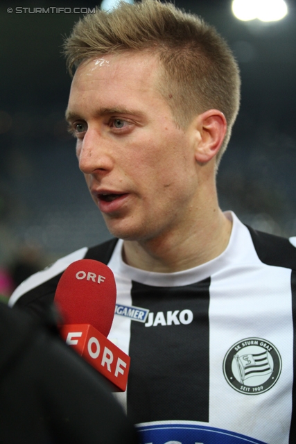 Sturm Graz - Wr. Neustadt
Oesterreichische Fussball Bundesliga, 17. Runde, SK Sturm Graz - SC Wiener Neustadt, Stadion Liebenau Graz, 30.11.2013. 

Foto zeigt Robert Beric (Sturm) beim Interview
