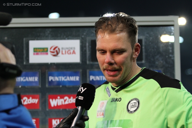 Sturm Graz - Wr. Neustadt
Oesterreichische Fussball Bundesliga, 17. Runde, SK Sturm Graz - SC Wiener Neustadt, Stadion Liebenau Graz, 30.11.2013. 

Foto zeigt Benedikt Pliquett (Sturm) beim Interview
