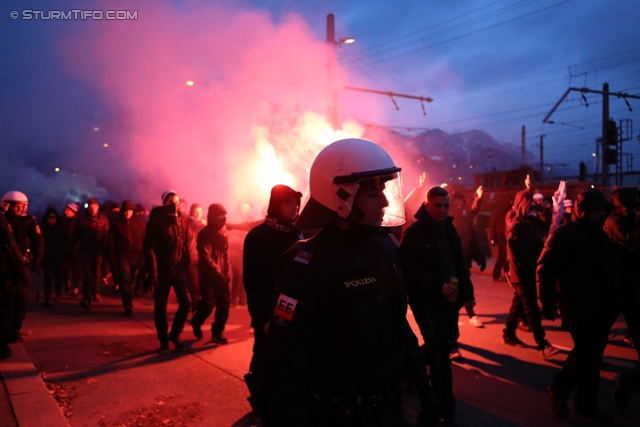 Innsbruck - Sturm Graz
Oesterreichische Fussball Bundesliga, 19. Runde,FC Wacker Innsbruck - SK Sturm Graz, Tivoli Stadion Innsbruck, 07.12.2013. 

Foto zeigt Fans von Sturm beim Corteo
Schlüsselwörter: pyrotechnik