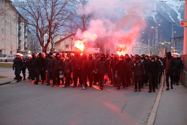 Innsbruck - Sturm Graz
Oesterreichische Fussball Bundesliga, 19. Runde,FC Wacker Innsbruck - SK Sturm Graz, Tivoli Stadion Innsbruck, 07.12.2013. 

Foto zeigt Fans von Sturm beim Corteo
Schlüsselwörter: pyrotechnik