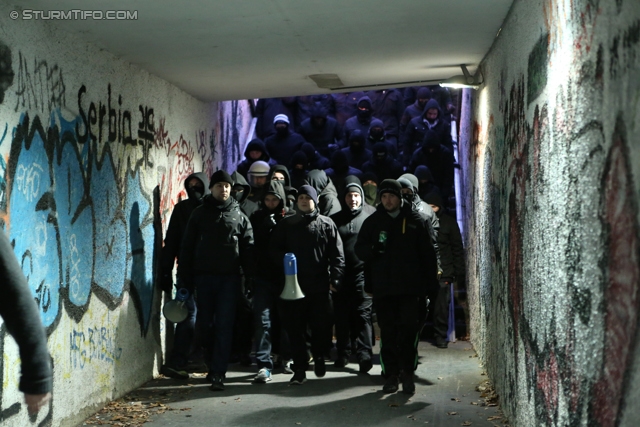 Innsbruck - Sturm Graz
Oesterreichische Fussball Bundesliga, 19. Runde,FC Wacker Innsbruck - SK Sturm Graz, Tivoli Stadion Innsbruck, 07.12.2013. 

Foto zeigt Fans von Sturm beim Corteo
