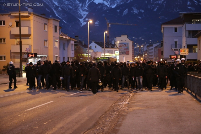 Innsbruck - Sturm Graz
Oesterreichische Fussball Bundesliga, 19. Runde,FC Wacker Innsbruck - SK Sturm Graz, Tivoli Stadion Innsbruck, 07.12.2013. 

Foto zeigt Fans von Sturm beim Corteo
