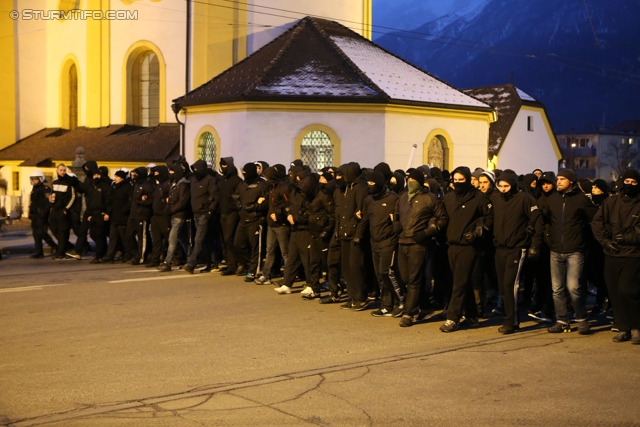 Innsbruck - Sturm Graz
Oesterreichische Fussball Bundesliga, 19. Runde,FC Wacker Innsbruck - SK Sturm Graz, Tivoli Stadion Innsbruck, 07.12.2013. 

Foto zeigt Fans von Sturm beim Corteo
