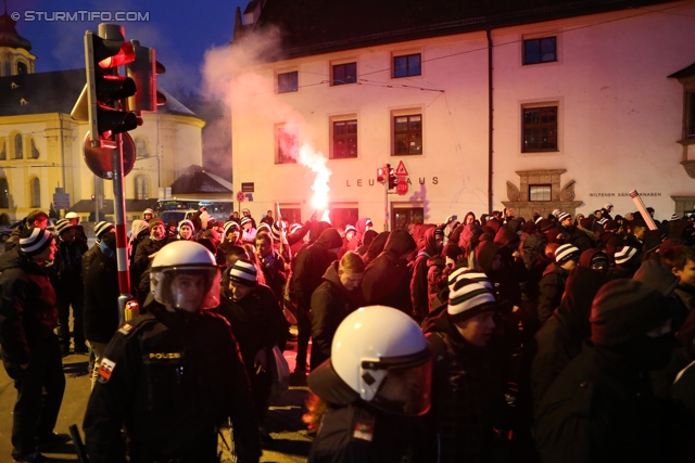 Innsbruck - Sturm Graz
Oesterreichische Fussball Bundesliga, 19. Runde,FC Wacker Innsbruck - SK Sturm Graz, Tivoli Stadion Innsbruck, 07.12.2013. 

Foto zeigt Fans von Sturm beim Corteo
Schlüsselwörter: pyrotechnik