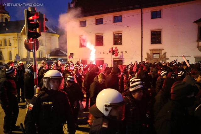 Innsbruck - Sturm Graz
Oesterreichische Fussball Bundesliga, 19. Runde,FC Wacker Innsbruck - SK Sturm Graz, Tivoli Stadion Innsbruck, 07.12.2013. 

Foto zeigt Fans von Sturm beim Corteo
Schlüsselwörter: pyrotechnik