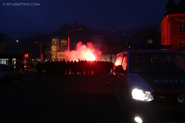 Innsbruck - Sturm Graz
Oesterreichische Fussball Bundesliga, 19. Runde,FC Wacker Innsbruck - SK Sturm Graz, Tivoli Stadion Innsbruck, 07.12.2013. 

Foto zeigt Fans von Sturm beim Corteo
Schlüsselwörter: pyrotechnik