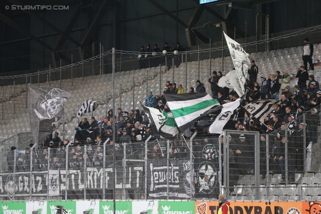 Innsbruck - Sturm Graz
Oesterreichische Fussball Bundesliga, 19. Runde,FC Wacker Innsbruck - SK Sturm Graz, Tivoli Stadion Innsbruck, 07.12.2013. 

Foto zeigt Fans von Sturm
