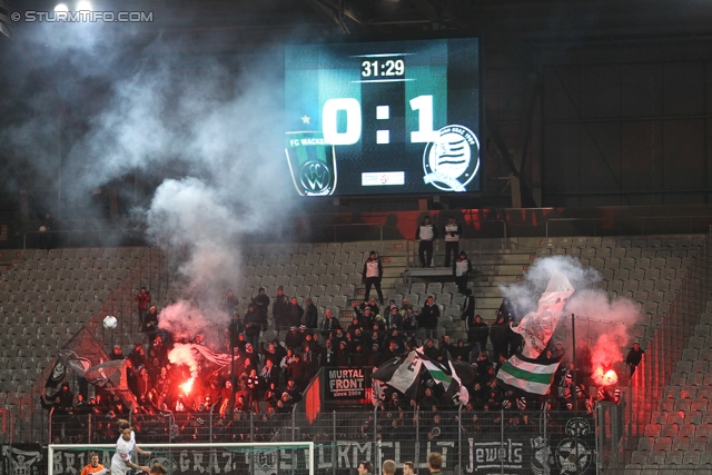 Innsbruck - Sturm Graz
Oesterreichische Fussball Bundesliga, 19. Runde,FC Wacker Innsbruck - SK Sturm Graz, Tivoli Stadion Innsbruck, 07.12.2013. 

Foto zeigt Fans von Sturm
Schlüsselwörter: pyrotechnik