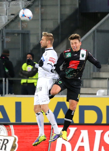 Innsbruck - Sturm Graz
Oesterreichische Fussball Bundesliga, 19. Runde,FC Wacker Innsbruck - SK Sturm Graz, Tivoli Stadion Innsbruck, 07.12.2013. 

Foto zeigt Patrick Wolf (Sturm) und Daniel Schuetz (Innsbruck)
