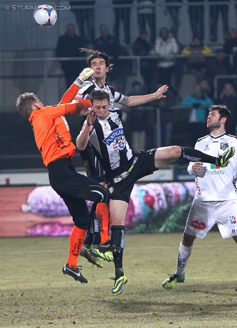 Wolfsberg - Sturm Graz
Oesterreichische Fussball Bundesliga, 16. Runde, Wolfsberger AC - SK Sturm Graz, Lavanttal-Arena Wolfsberg, 11.12.2013. 

Foto zeigt Christian Dobnik (Wolfsberg), Nikola Vujadinovic (Sturm) und Robert Beric (Sturm)
Schlüsselwörter: kopfball