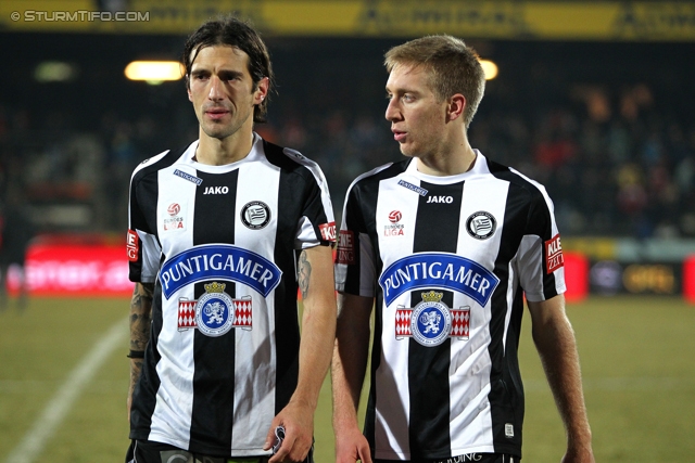 Wolfsberg - Sturm Graz
Oesterreichische Fussball Bundesliga, 16. Runde, Wolfsberger AC - SK Sturm Graz, Lavanttal-Arena Wolfsberg, 11.12.2013. 

Foto zeigt Nikola Vujadinovic (Sturm) und Robert Beric (Sturm)
Schlüsselwörter: nachdenklich