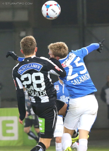 Sturm Graz - Groedig
Oesterreichische Fussball Bundesliga, 20. Runde, SK Sturm Graz - SV Groedig, Stadion Liebenau Graz, 14.12.2013. 

Foto zeigt Daniel Beichler (Sturm) und Thomas Salamon (Groedig) 
Schlüsselwörter: kopfball