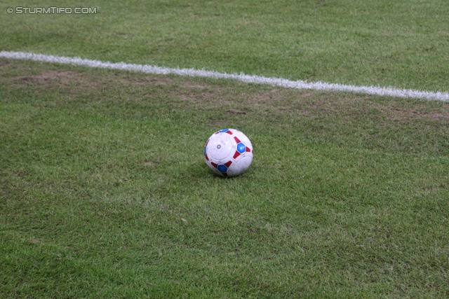 Sturm Graz - Groedig
Oesterreichische Fussball Bundesliga, 20. Runde, SK Sturm Graz - SV Groedig, Stadion Liebenau Graz, 14.12.2013. 

Foto zeigt den Ball am Spielfeld
