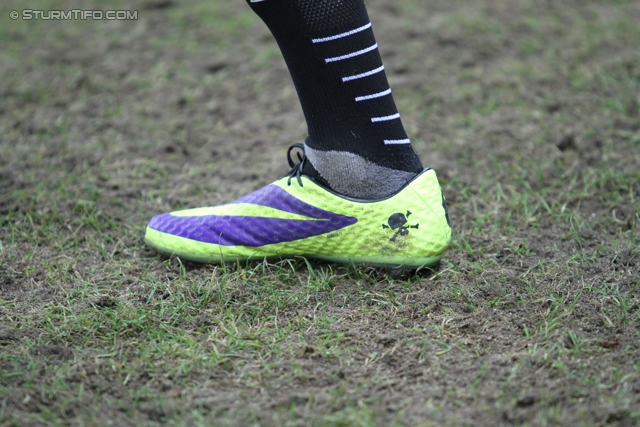 Sturm Graz - Groedig
Oesterreichische Fussball Bundesliga, 20. Runde, SK Sturm Graz - SV Groedig, Stadion Liebenau Graz, 14.12.2013. 

Foto zeigt ein Feature mit dem Schuh von Anel Hadzic (Sturm)
