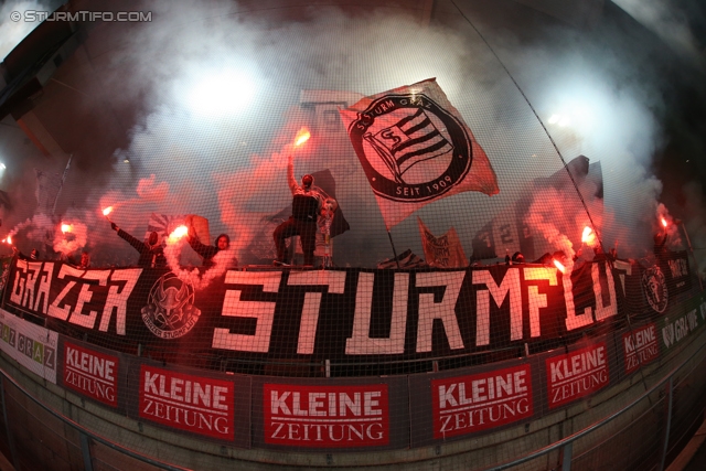 Sturm Graz - Rapid Wien
Oesterreichische Fussball Bundesliga, 21. Runde, SK Sturm Graz - SK Rapid Wien, Stadion Liebenau Graz, 18.12.2013. 

Foto zeigt Fans von Sturm
Schlüsselwörter: pyrotechnik