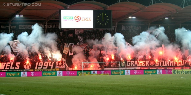 Sturm Graz - Rapid Wien
Oesterreichische Fussball Bundesliga, 21. Runde, SK Sturm Graz - SK Rapid Wien, Stadion Liebenau Graz, 18.12.2013. 

Foto zeigt Fans von Sturm
Schlüsselwörter: pyrotechnik